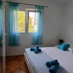 Maja Apartament Veli Iž