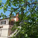 Maja Apartament *