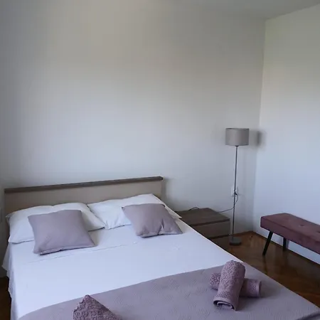 Apartament Maja *