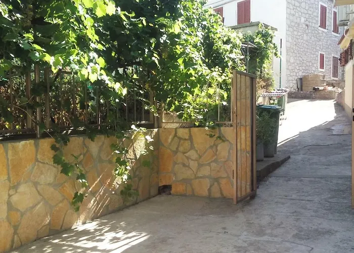 Maja Apartament Veli Iž