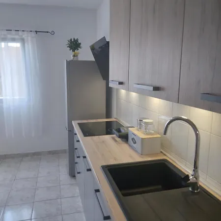 Maja Daire Veli Iž